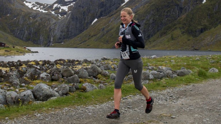 ultramaraton futó autóval