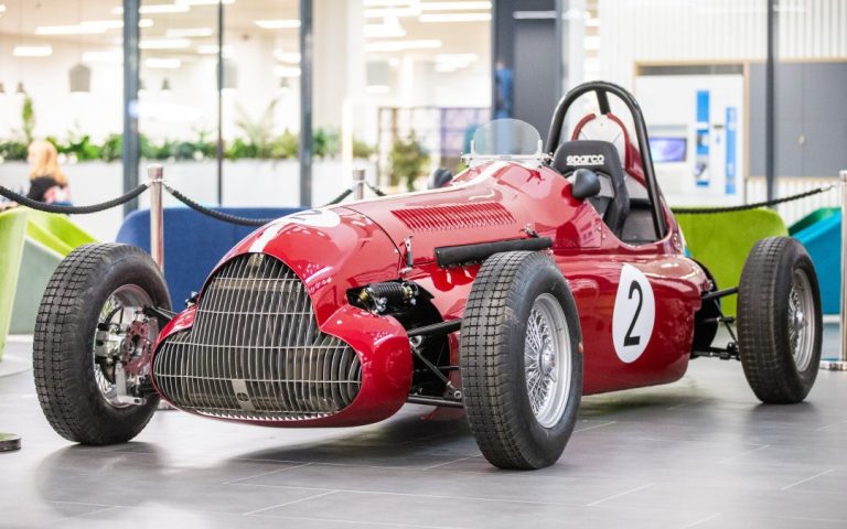 bosch elektromos versenyautó